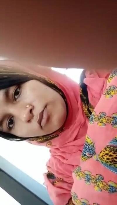 Beautiful Muslim village girl desifuck show boobs mms