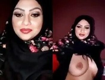 Paki milf aunty pakistan porn tube showing big tits nude mms