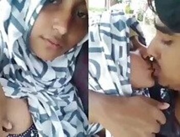 Beautiful-Muslim-hijabi-sexy-girl-new-desi-xvideo-suck-bf-outdoor.jpg