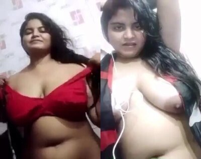 Very-beautiful-sexy-girl-xxx-indian-mms-showing-big-tits-nude-mms.jpg