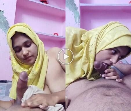 Hijabi-Muslim-bhabhixxx-suck-bf-big-dick-HD.jpg